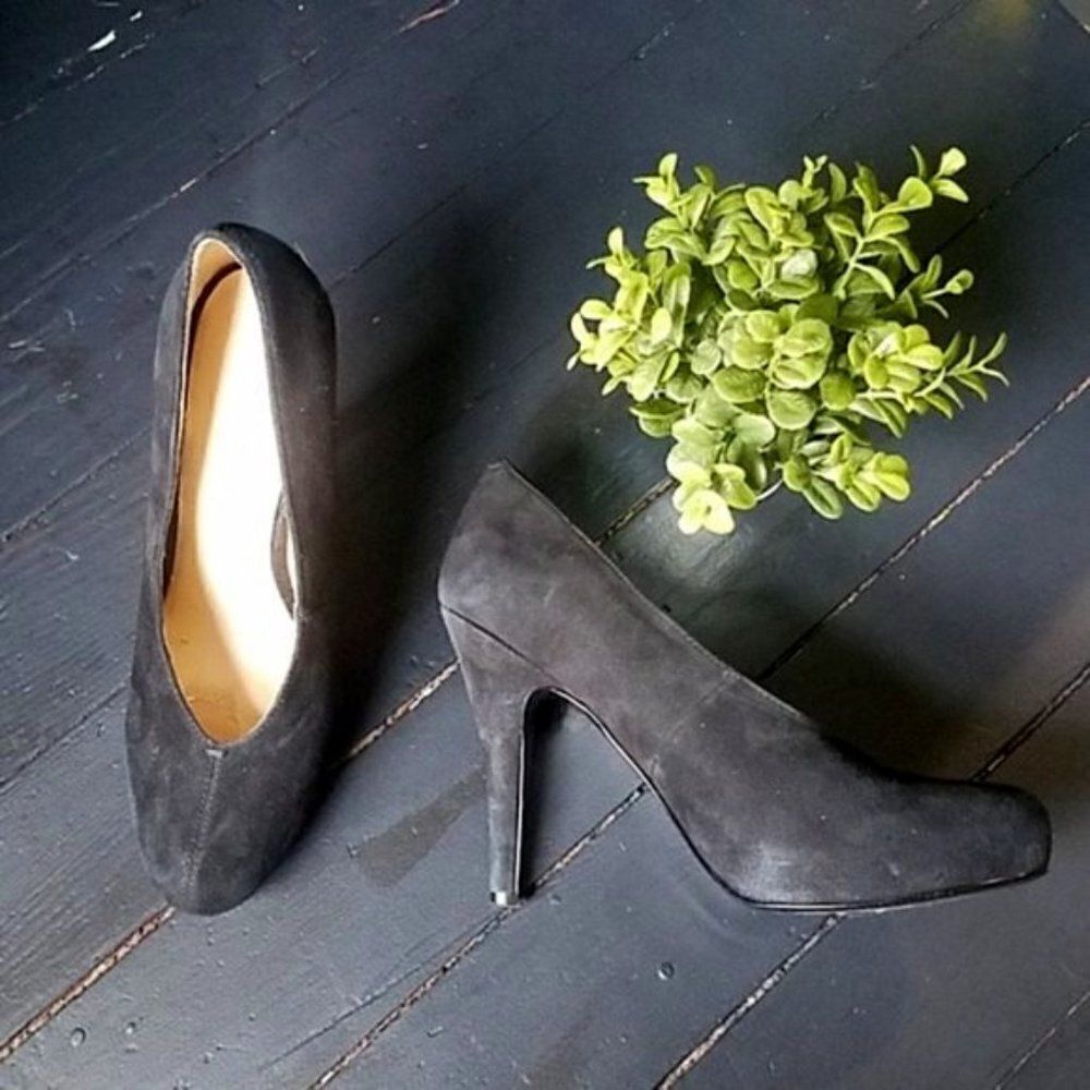 🌼 Nine West Suede Pumps
